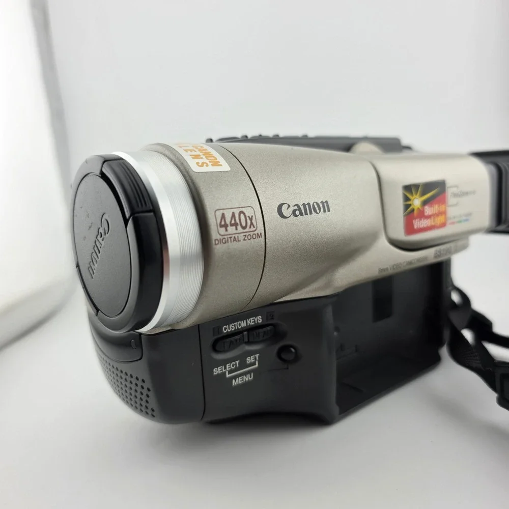 Canon Camcorder ES190 8mm NTSC Silver 22x Optical 440x Digital Zoom Tested Read